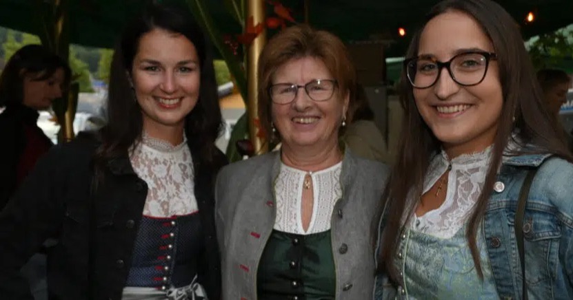 Ro&szlig;kestnfest unter dem Kastanienbaum